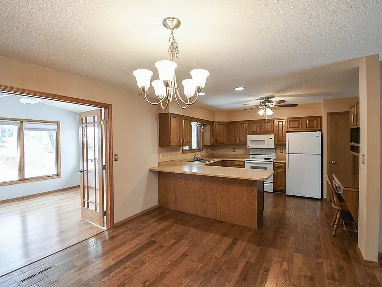 2213 S Wellington Ave — Photo 8