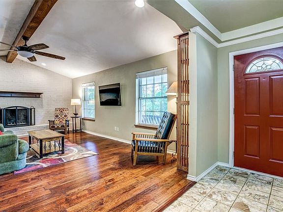 4th image of 618 W Red Bird Ln