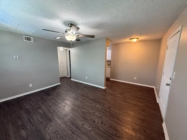 1316 N Norman Ave, Moore, OK 73160