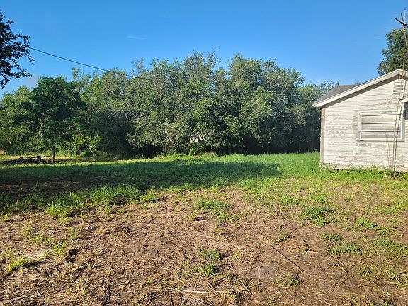 2nd image of 112 S Nueces St
