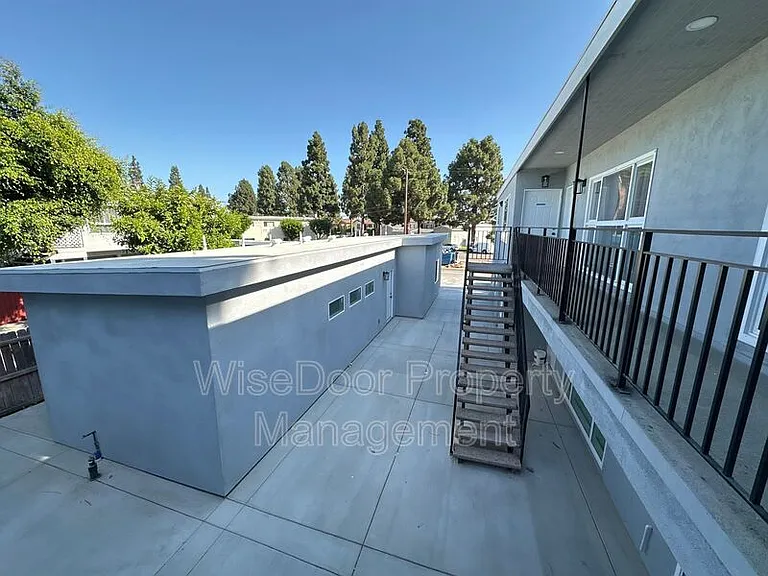 10392 Lampson Ave — Photo 17