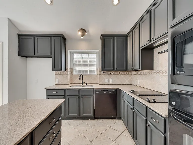 10911 Robincreek Ln — Photo 6