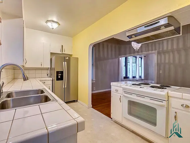 421 NW 8th St — Photo 8