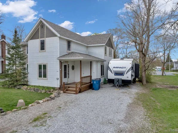 10352 Hegel Rd, Goodrich, MI 48438
