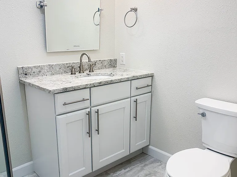 990 Hope Dr — Photo 13