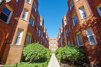 3rd image of 1336 W Argyle St #1618