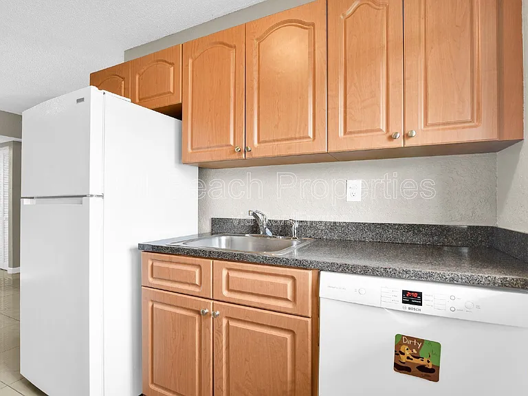700 Nottingham Cir #D — Photo 13