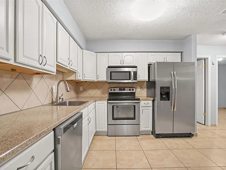 2720 S Sunrise Ct #2 — Photo 16