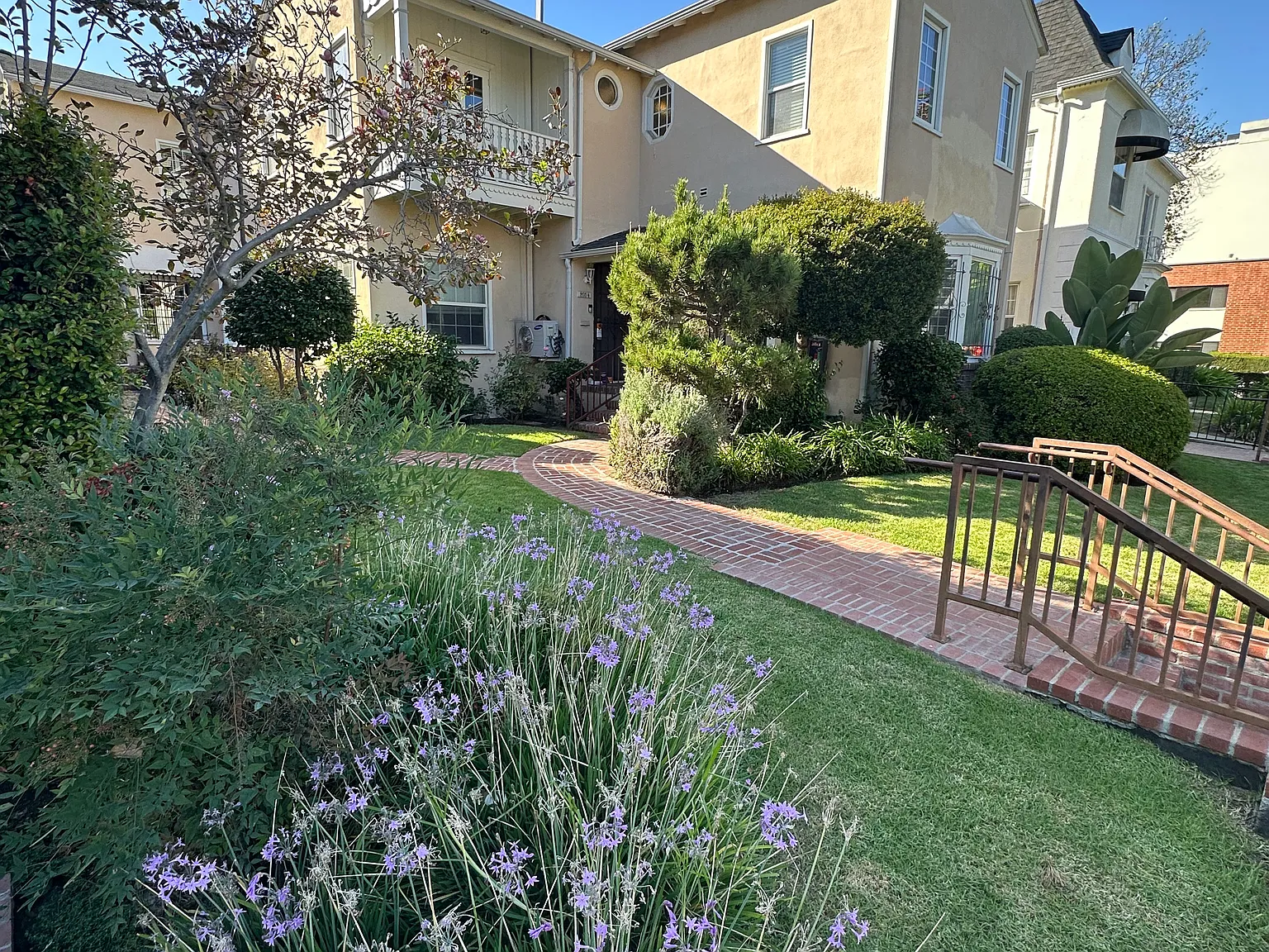 2 bed, 1.5 bath, 1550 sqft, $4,000 — Photo 1