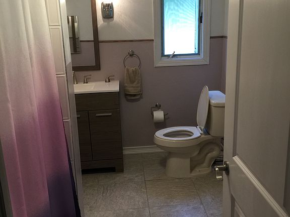 Upstairs Bathroom 