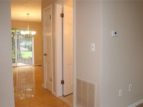 4th image of 101 Wyndham Ave