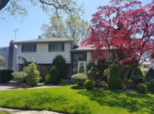 970 Cherrywood Dr, Baldwin, NY 11510