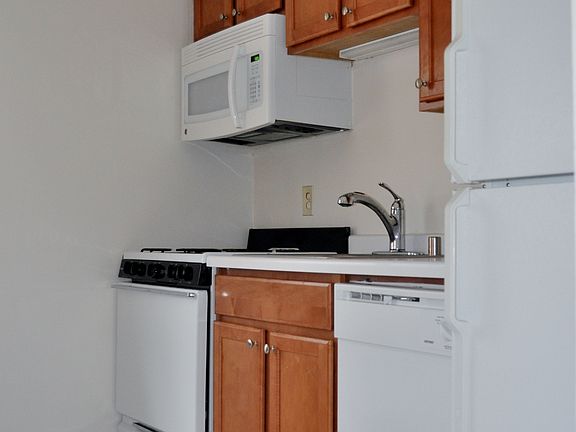 2nd image of 820 E Henry Clay St APT 4