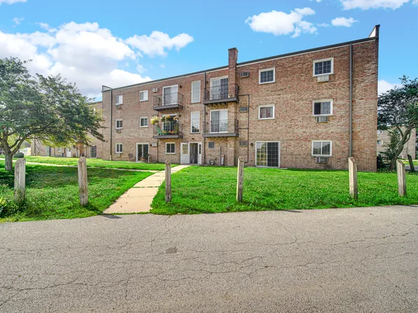 159 W Elk Trl, Carol Stream, IL