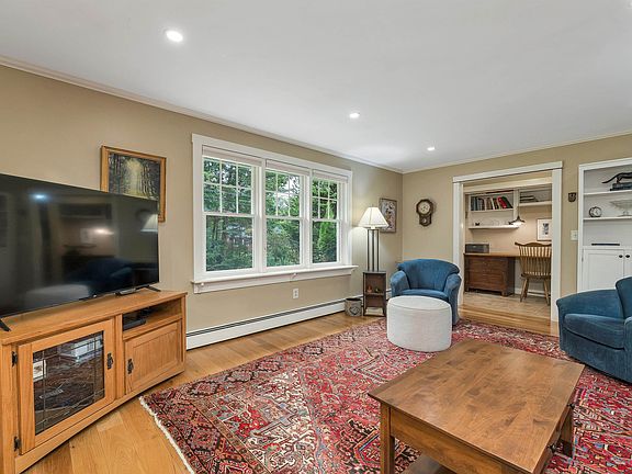 3rd image of 3 Oak Knoll Road