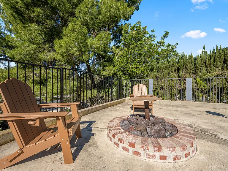 3258 Kirkham Dr — Photo 7