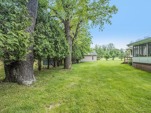 3rd image of 106 Lakeway Dr