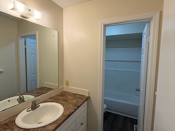 5th image of 107 Knollwood Dr #C-1