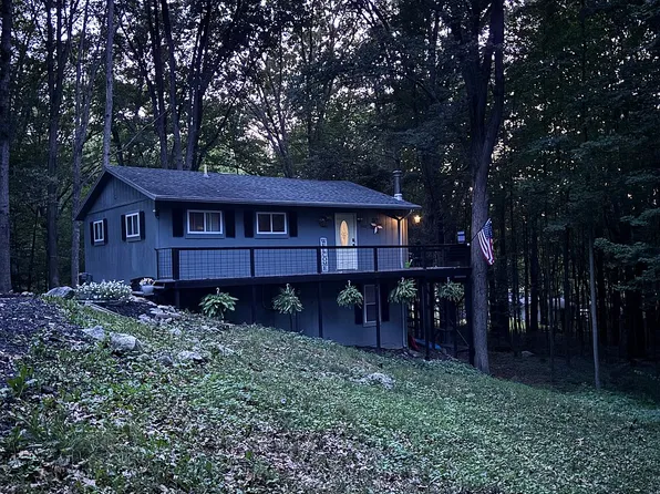 1022 Circle Dr, Lake Isabella, MI 48893