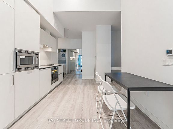 5th image of 238 Simcoe St #606