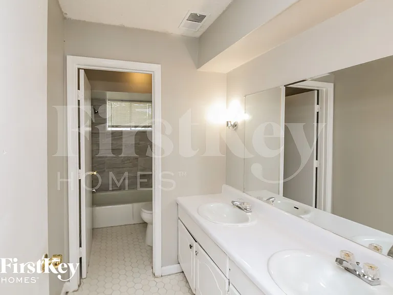 2097 Meadowview Ln — Photo 12