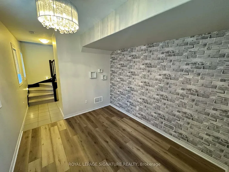 225 Westbank Trl — Photo 24