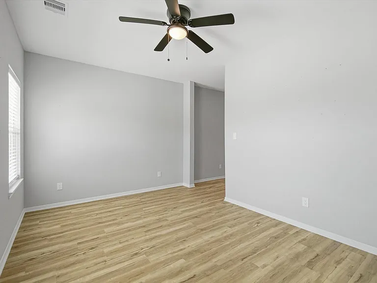 205 N Bay Ave #B — Photo 8