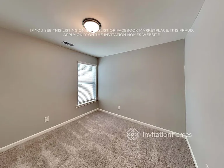 136 Webster Cir — Photo 13