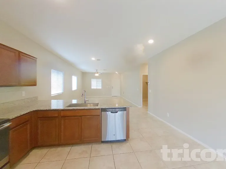45656 W Sky Ln — Photo 5