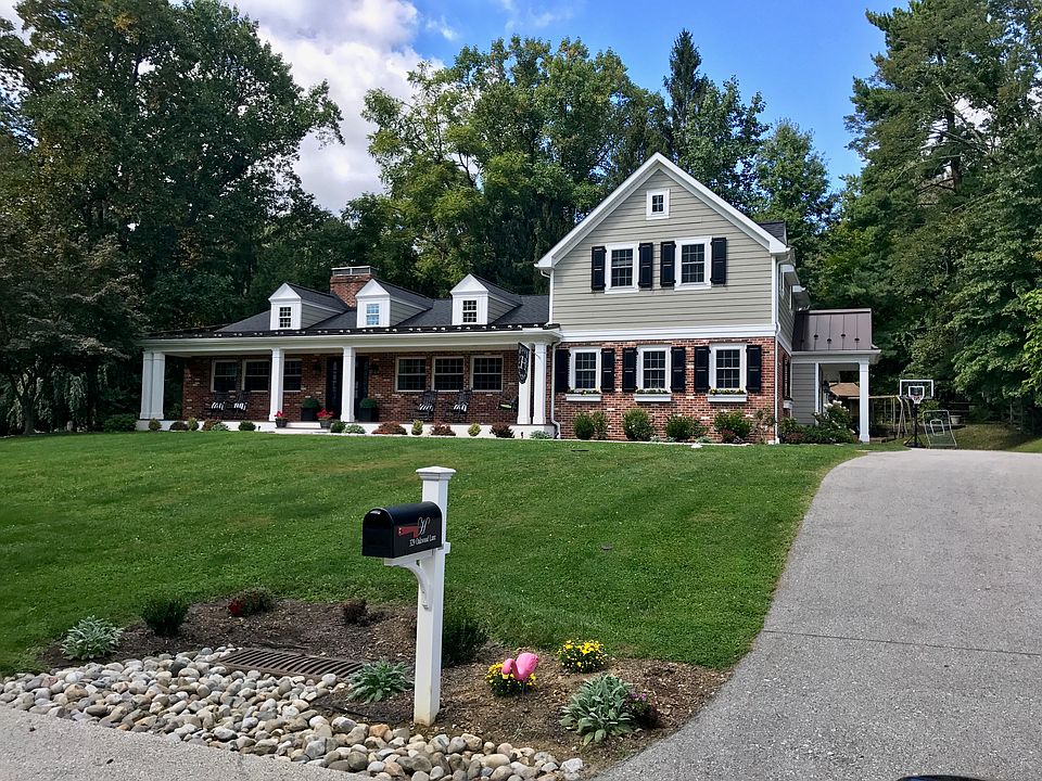 2nd image of 329 Oakwood Ln