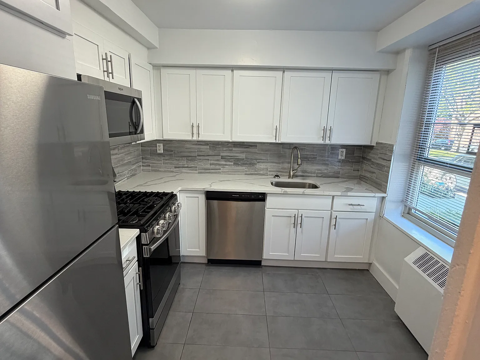 194th Ln, Fresh Meadows — Photo 2
