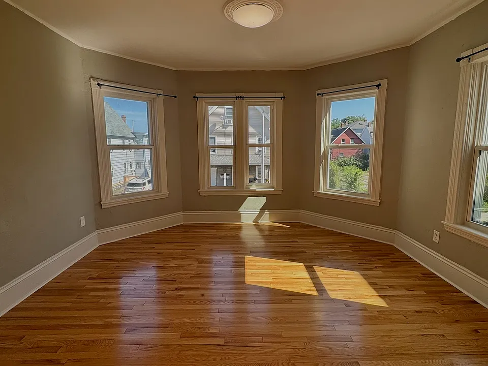 23 Crompton St #2