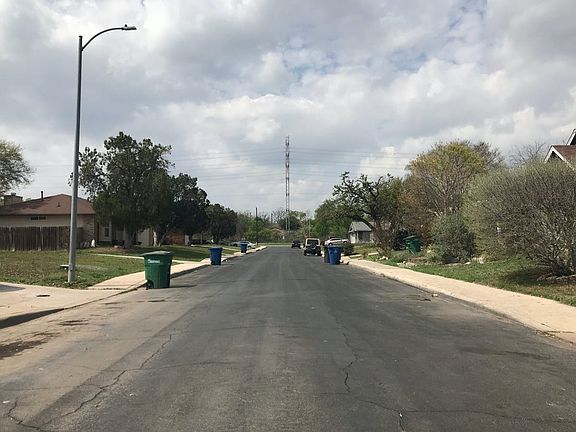 5th image of 122 Drew Ave