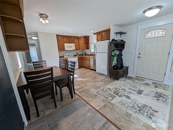 4th image of 16511 131st Avenue Ct E