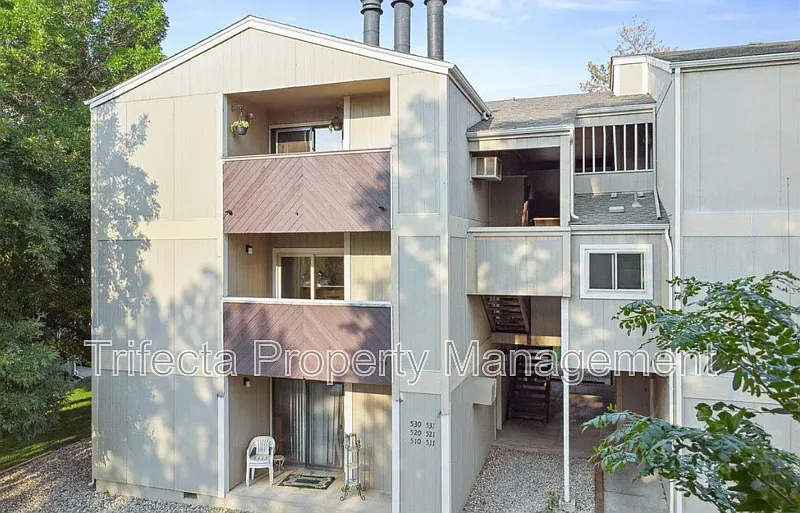 2 bed, 1.0 bath, 715 sqft, $1,495 — Photo 1
