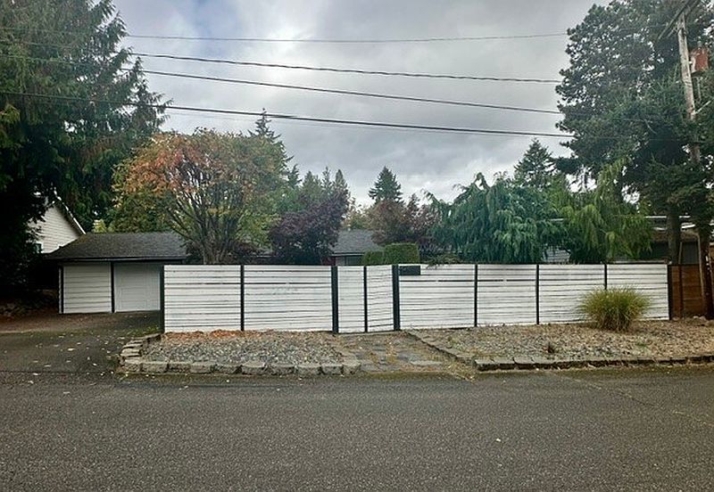 2nd image of 426 S 193rd Street