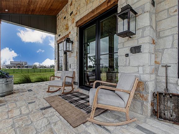 3rd image of 4803 Riverbend Ct