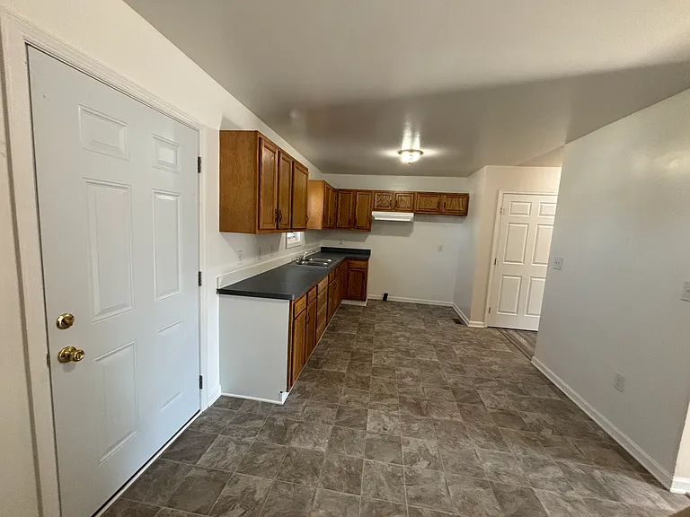 679 W Main St — Photo 3