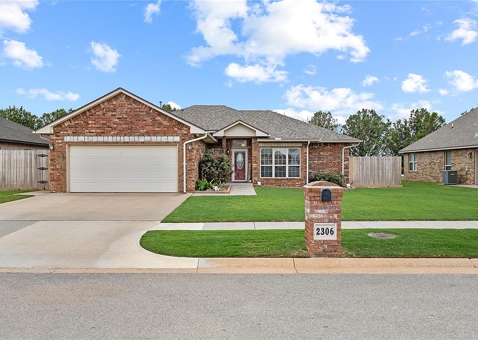 1st image of 2306 Woodland Way