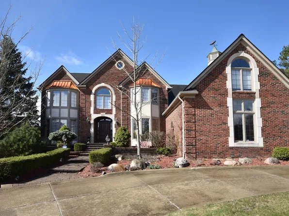 5687 Greenhill Dr, Troy, MI 48098
