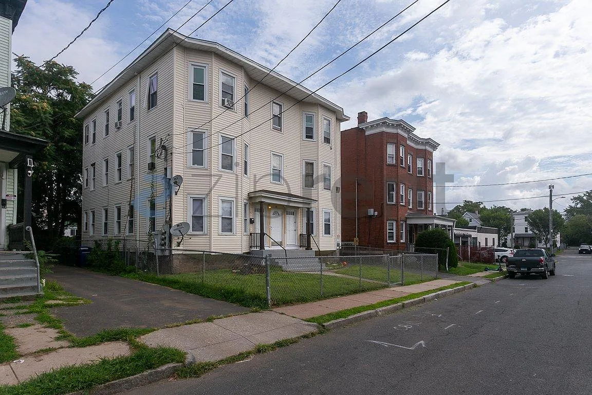 2 bed, 90 sqft, $1,700 — Photo 4