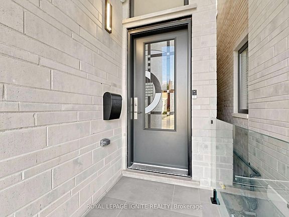 3rd image of 52A Robinson Ave