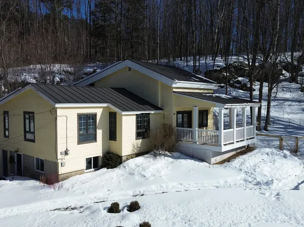 11 Lamore Road, Essex, VT 05452