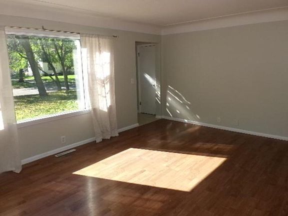 5th image of 309 Garfield Ave N