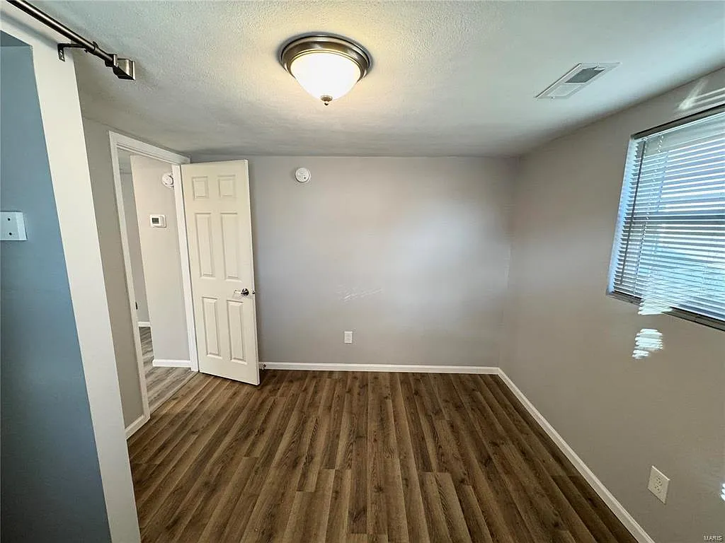 2 bed, 1012 sqft, $1,350 — Photo 3