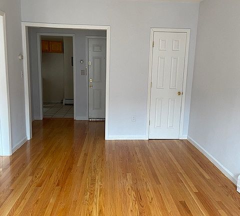 5th image of 127 Roosevelt Ave #3R