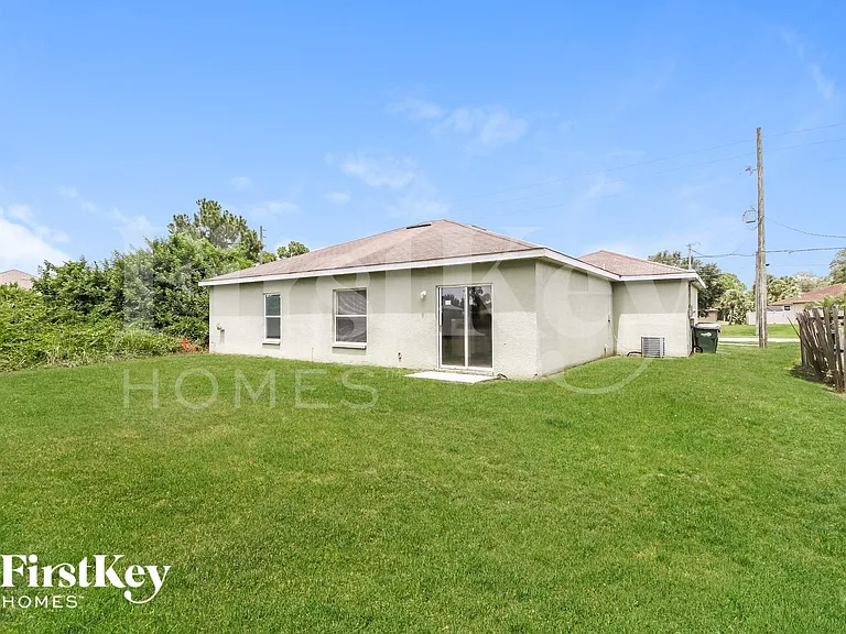 2067 N Chamberlain Blvd — Photo 14