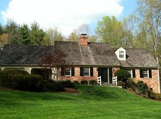 10208 Westford Dr, Vienna, VA 22182