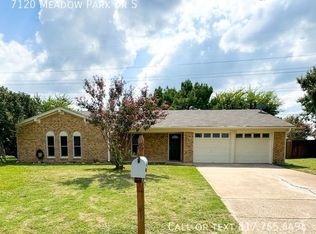 7120 Meadow Park Dr N, North Richland Hills, TX 76180