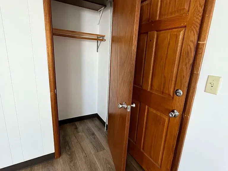 2332 S Duluth Ave — Photo 7